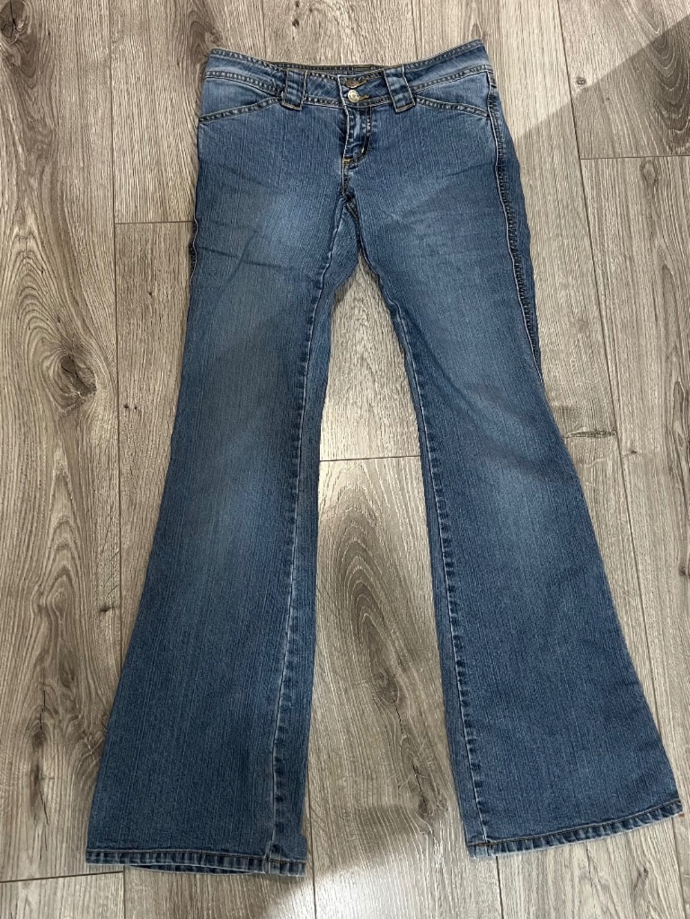 Y2K 2000s low rise flare jeans